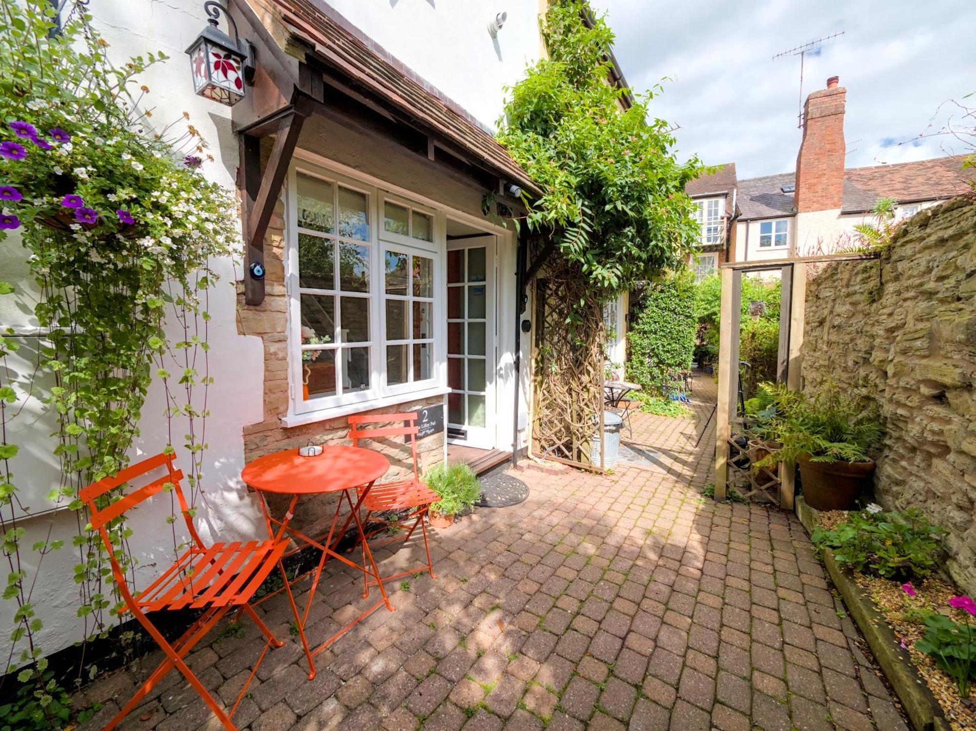 The Lilley Pad In Ludlow Cosy, Central, Perfect For Couples, Netflix & Parking Permit Exterior photo